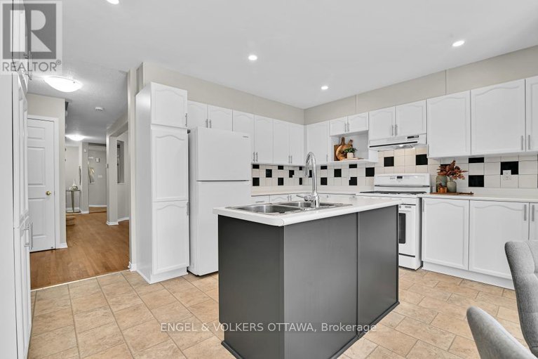 29360554/123-longshire-circle/longfields/ottawa/ontario/K2J4L1_8