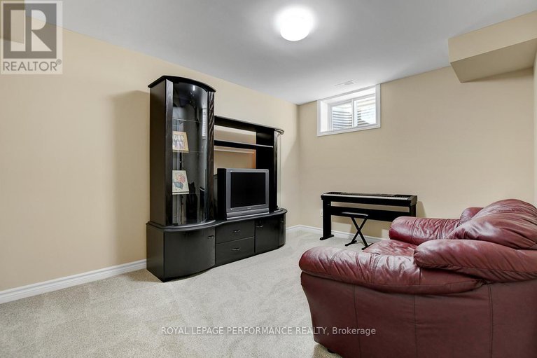 29445829/318-iona-street/westborohampton-park/ottawa/ontario/K1Z7B9_44