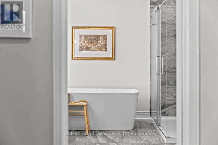 29312529/1367-talcy-crescent/fallingbrookridgemount/ottawa/ontario/K4A3C4_30