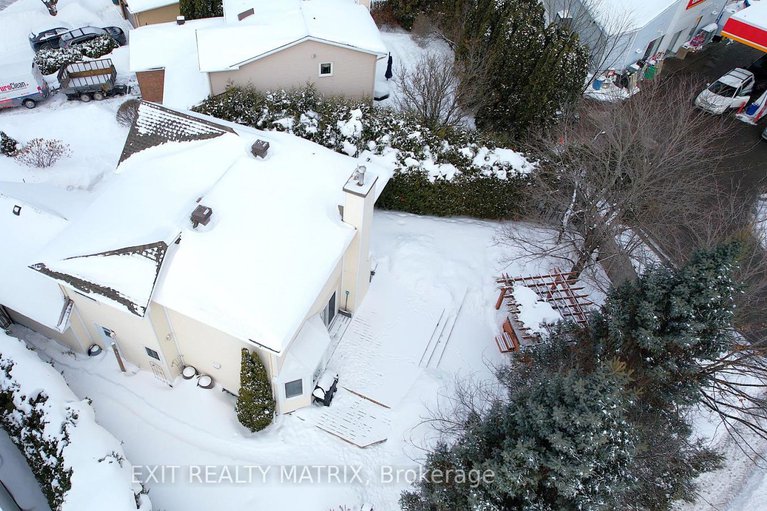 29422357/1879-rosewind-court/chapel-hill/ottawa/ontario/K1C7E3_42