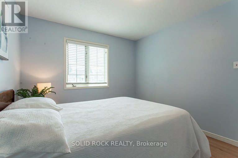 28593737/11-royal-field-crescent/longfields/ottawa/ontario/K2J4G1_23