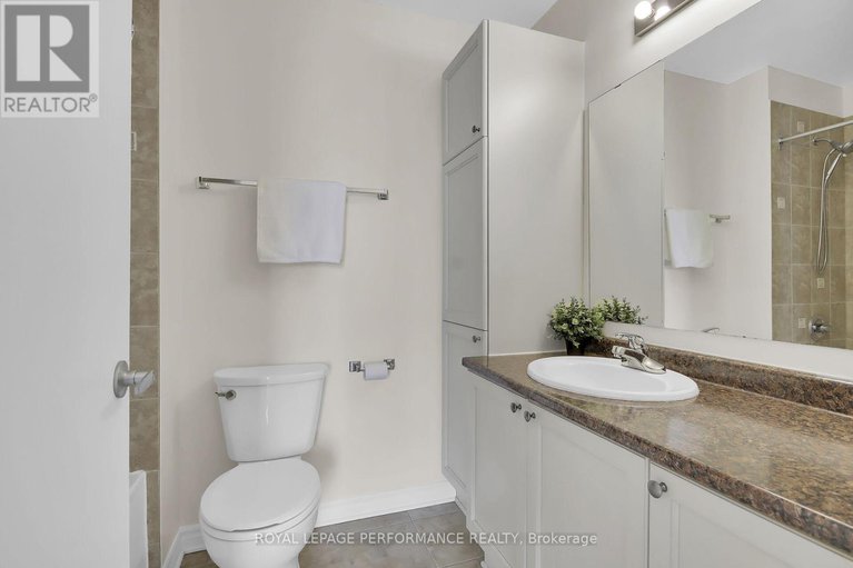 27930686/1807-70-landry-street/vanier/ottawa/ontario/K1L0A8_24