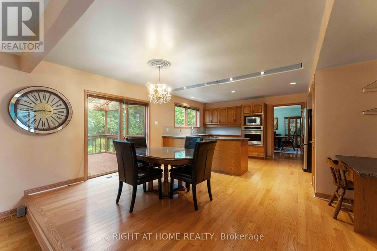 28765727/2-muirfield-gardens/cedar-hillorchard-estates/ottawa/ontario/K2R1B8_14