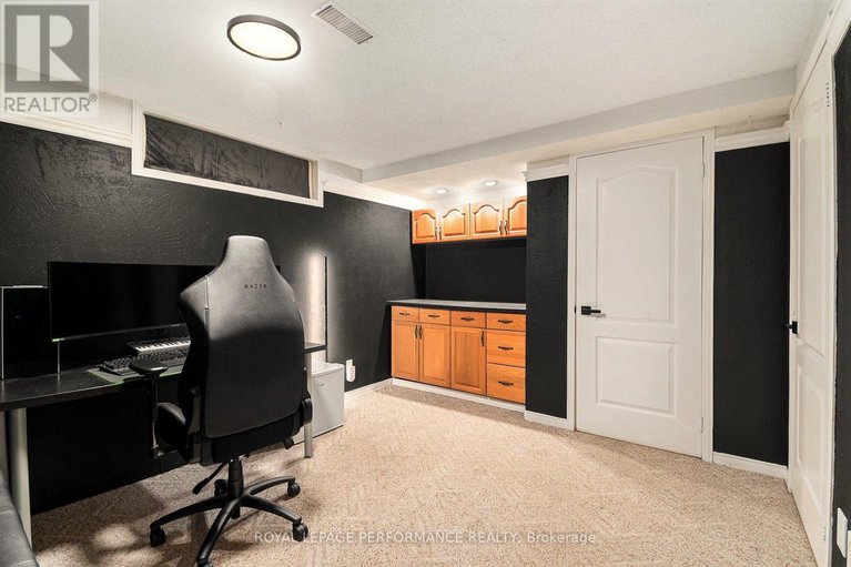 29045618/470-rougemount-crescent/fallingbrookgardenway-south/ottawa/ontario/K4A2Z2_26