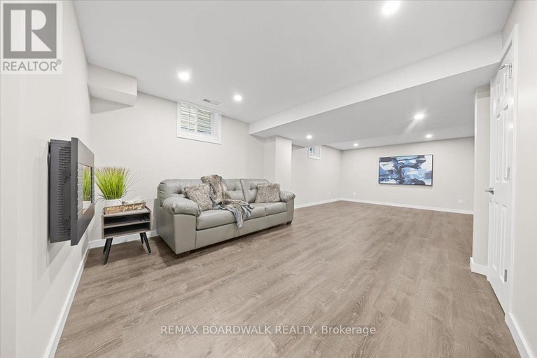 29620053/232-burnaby-drive/stittsville-north/ottawa/ontario/K2S0J9_35