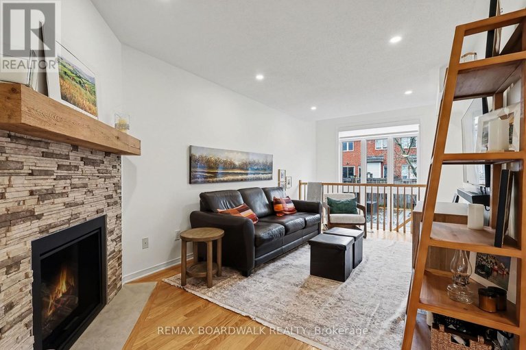 29619269/295-meilleur-private/vanier/ottawa/ontario/K1L0A2_7