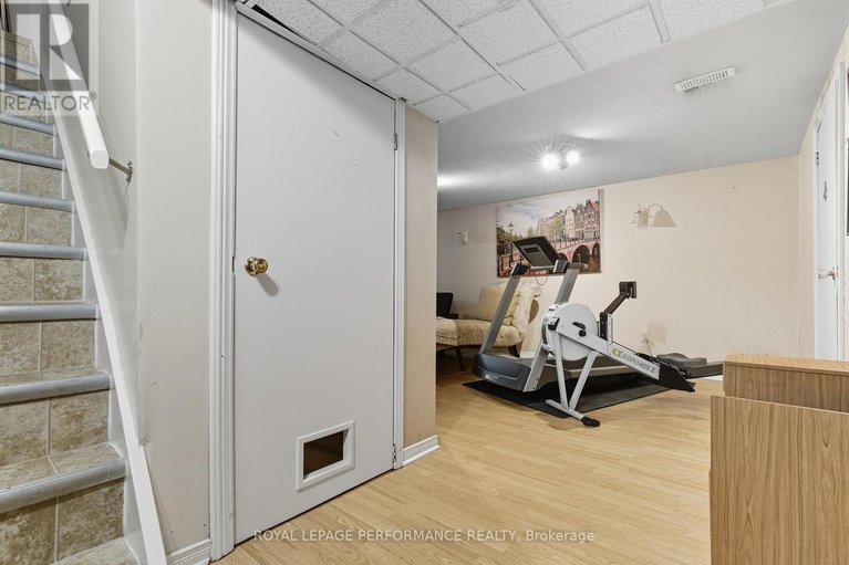 28895549/2463-orient-park-drive/blackburn-hamlet-south/ottawa/ontario/K1B4N2_28