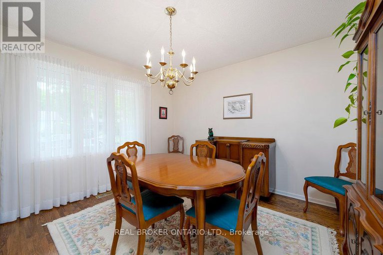 28522793/31-oakhurst-crescent/blackburn-hamlet/ottawa/ontario/K1B4A5_9