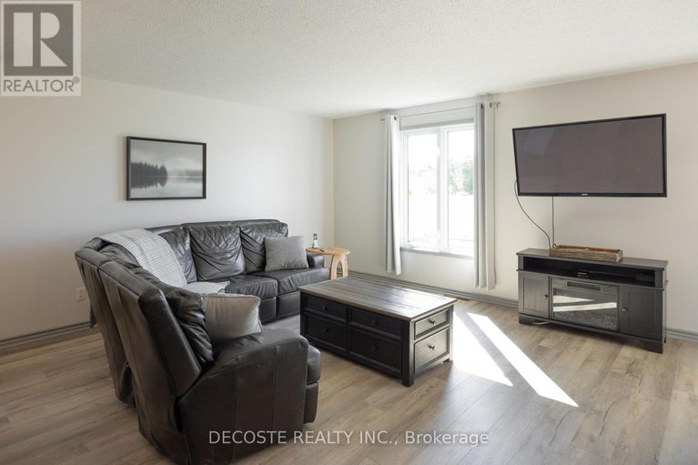 28955272/515-tobin-street/alexandria/north-glengarry/ontario/K0C1A0_9
