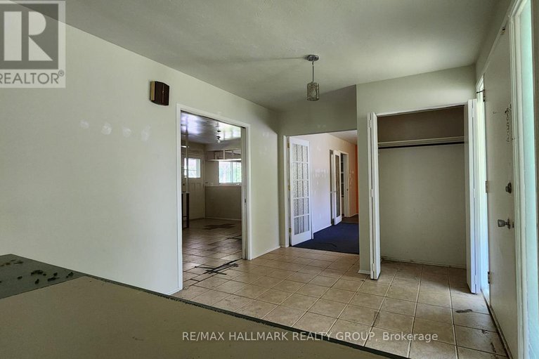 28090289/447-roger-road/alta-vistafaircrest-heights/ottawa/ontario/K1H5B7_7