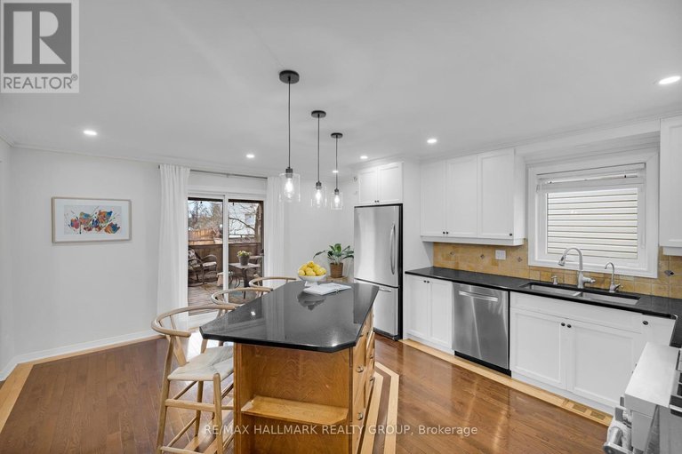 29606718/38-briermoor-crescent/hunt-club-parkgreenboro/ottawa/ontario/K1T3G4_14