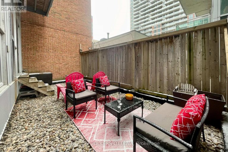 29426650/104-360-cumberland-street/lower-townbyward-market/ottawa/ontario/K1N0B1_31