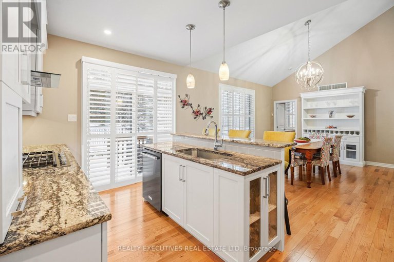 29266311/90-magnolia-way/north-grenville-twp-kemptville-south/north-grenville/ontario/K0G1J0_9