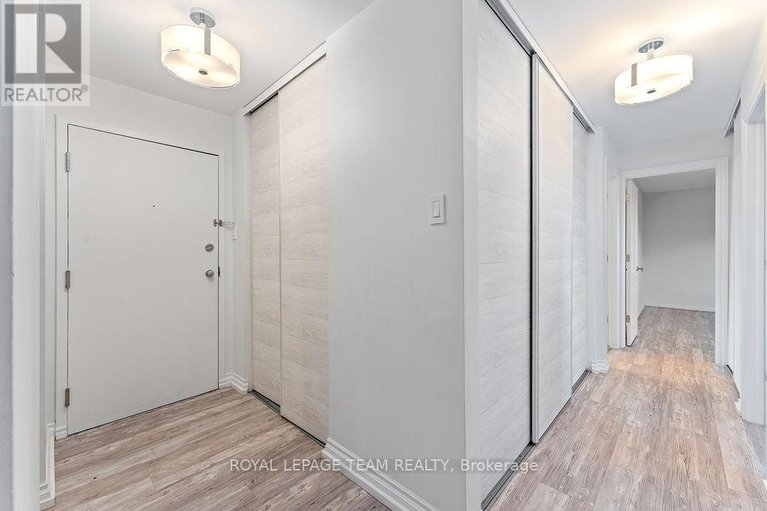 29006279/417-214-viewmount-drive/borden-farmstewart-farmcarleton-heightsparkwood-hills/ottawa/ontario/K2E7X3_6