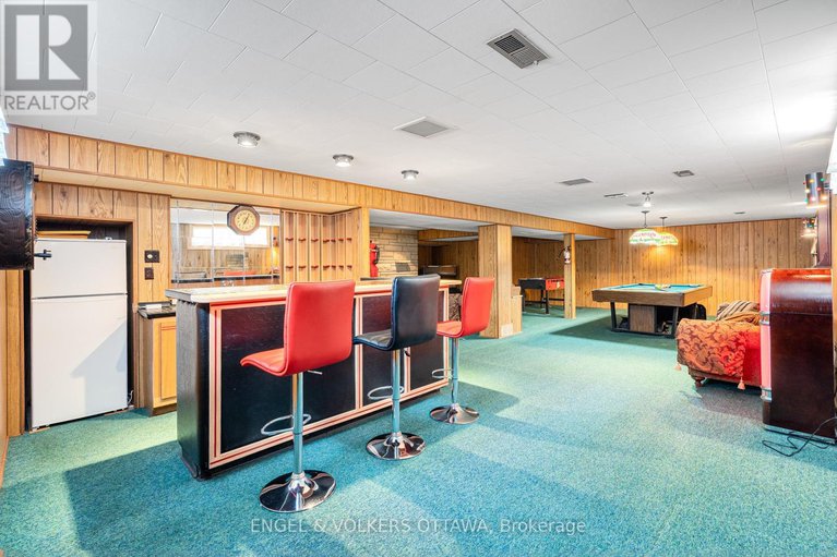 28957862/16-benson-street/borden-farmstewart-farmcarleton-heightsparkwood-hills/ottawa/ontario/K2E5J5_34