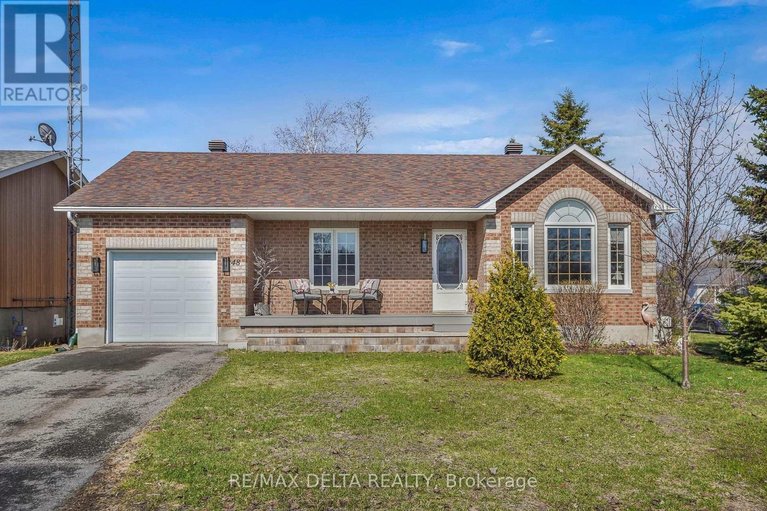 29633176/48-stephens-street/vankleek-hill/champlain/ontario/K0B1R0_1