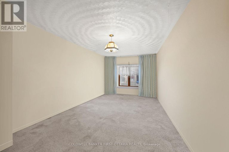 28087026/878-ivanhoe-avenue/queensway-terrace-north/ottawa/ontario/K2B5S5_16