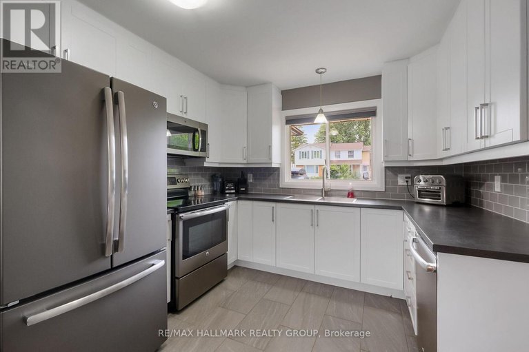 28538565/296-pintail-terrace/chatelaine-village/ottawa/ontario/K1E2A1_21
