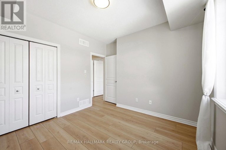 29592888/c-170-hornchurch-lane/longfields/ottawa/ontario/K2J2T3_29