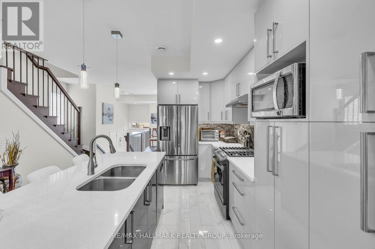 29687153/165-longpre-street/vanier/ottawa/ontario/K1L7J5_10