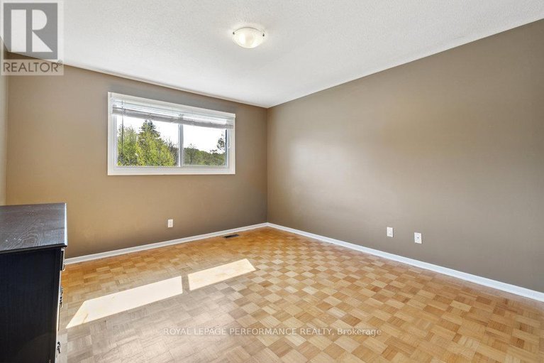28308473/2045-deerhurst-court/beacon-hill-north/ottawa/ontario/K1J8H2_30