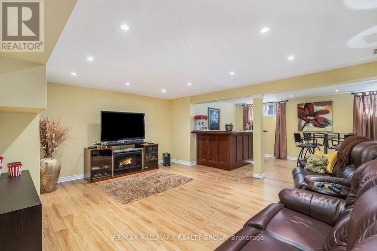 28466129/1340-georges-vanier-drive/cumberland-ridge/ottawa/ontario/K4C1R6_28