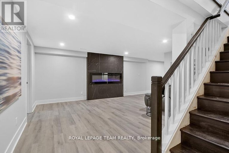 29467727/6636-marina-drive/manotick-south-to-roger-stevens/ottawa/ontario/K4M1B3_27