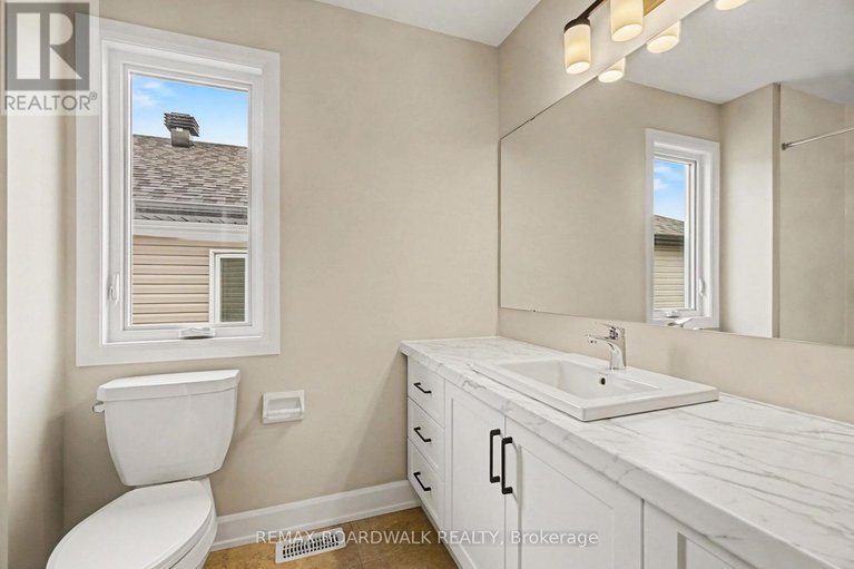 29490953/404-falcon-lane/village-of-russell/russell/ontario/K4R1E5_12