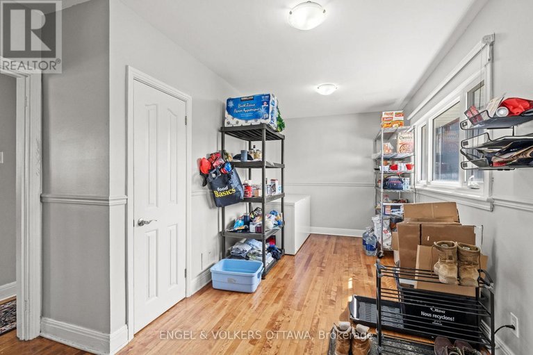 29526299/1372-ridgedale-street/emerald-woodssawmill-creek/ottawa/ontario/K1T1C5_15