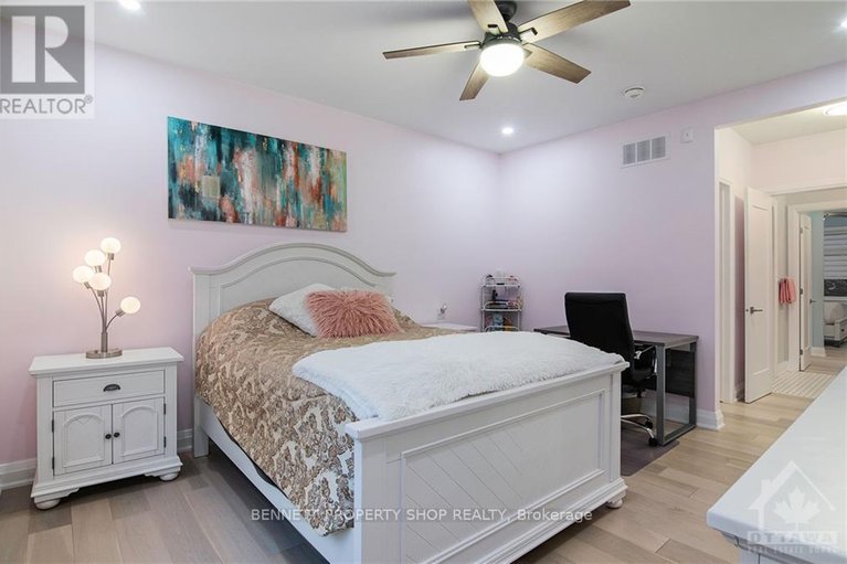28848172/10-westwood-drive/meadowlandscrestview/ottawa/ontario/K2G2W7_12