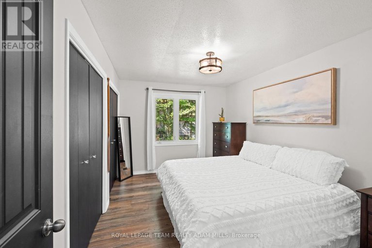 28834726/1095-boucher-crescent/manotick-south-to-roger-stevens/ottawa/ontario/K4M1B3_18