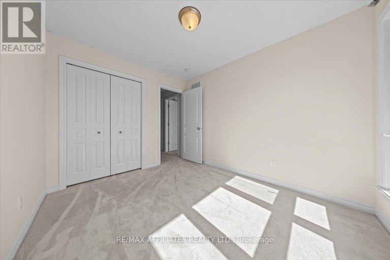28911964/342-melodie-street/mer-bleuebradley-estatesanderson-park/ottawa/ontario/K1W0H9_35