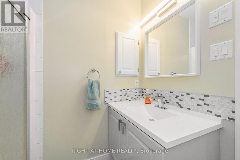 29599852/212-rutgers-private/central-park/ottawa/ontario/K2C4G7_26