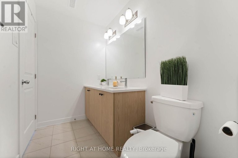 29417771/b-380-rolling-meadow-crescent/mer-bleuebradley-estatesanderson-park/ottawa/ontario/K1W0S1_12