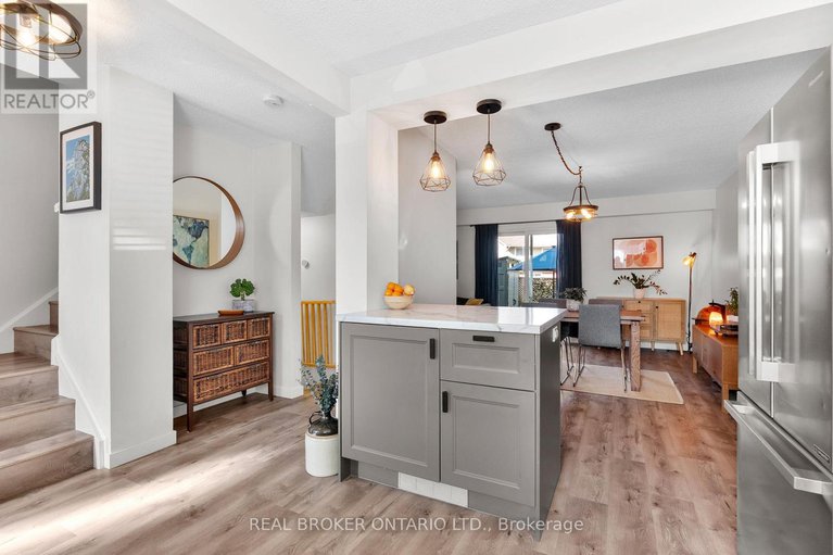 28983719/a-3911-old-richmond-road/arbeatha-park/ottawa/ontario/K2H8T9_6