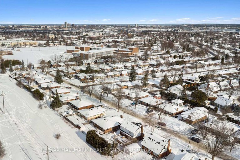 29339650/2004-dorval-avenue/elmvale-acres/ottawa/ontario/K1G2N8_26