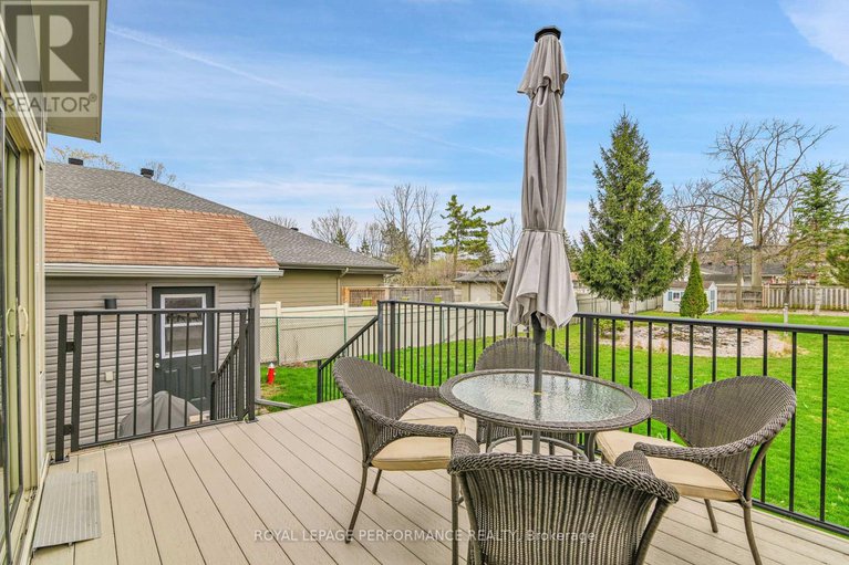 28237794/328-pleasant-park-road/alta-vistafaircrest-heights/ottawa/ontario/K1H5M8_24