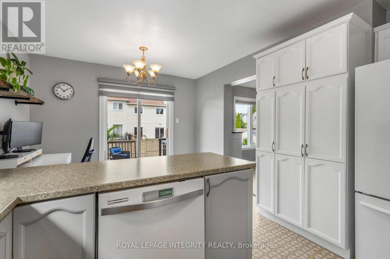 29000903/589-pocono-crescent/fallingbrookgardenway-south/ottawa/ontario/K4A3J6_17