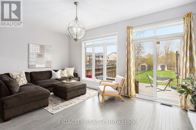 28286993/670-whitecliffs-avenue/riverside-south/ottawa/ontario/K1V2N4_5