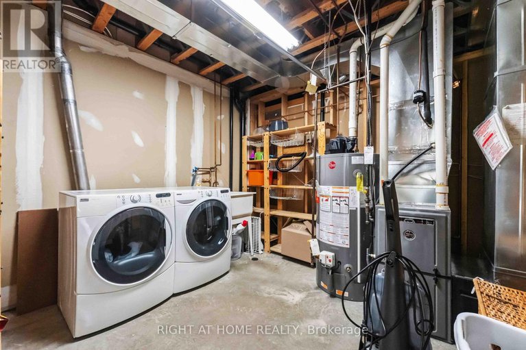 29403444/4-castle-glen-crescent/glencairnhazeldean/ottawa/ontario/K2L4H1_32