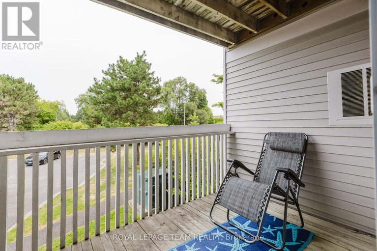 28779123/210-212-viewmount-drive/borden-farmstewart-farmcarleton-heightsparkwood-hills/ottawa/ontario/K2E7X2_24
