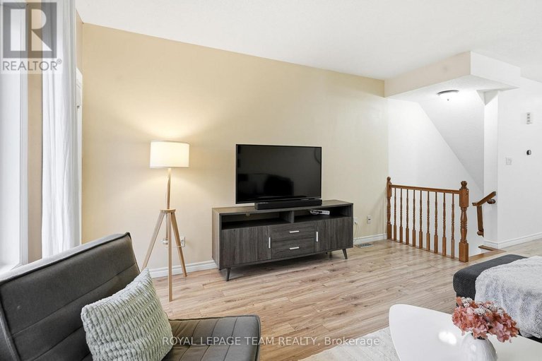 29069531/104-fir-lane/kemptville/north-grenville/ontario/K0G1J0_12