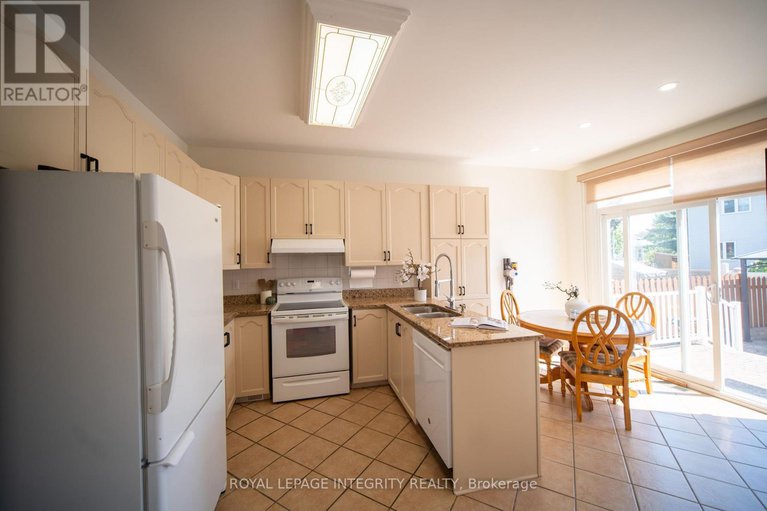 28813806/632-valin-street/fallingbrookgardenway-south/ottawa/ontario/K4A3S9_16