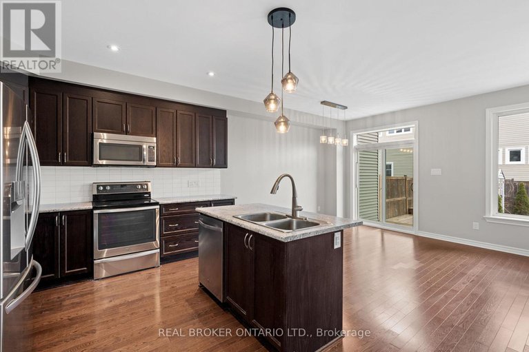 28421576/792-cedar-creek-drive/blossom-parkkemp-parkfindlay-creek/ottawa/ontario/K1T0M6_7
