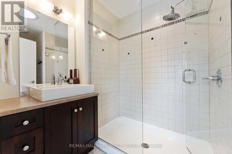 28873481/330-boudreau-street/vanier/ottawa/ontario/K1L0A7_28