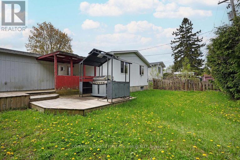 28322181/323-amiens-street/bilberry-creekqueenswood-heights/ottawa/ontario/K1E1N4_28