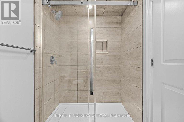 28479228/20-assiniboine-drive/borden-farmstewart-farmcarleton-heightsparkwood-hills/ottawa/ontario/K2E5R7_29