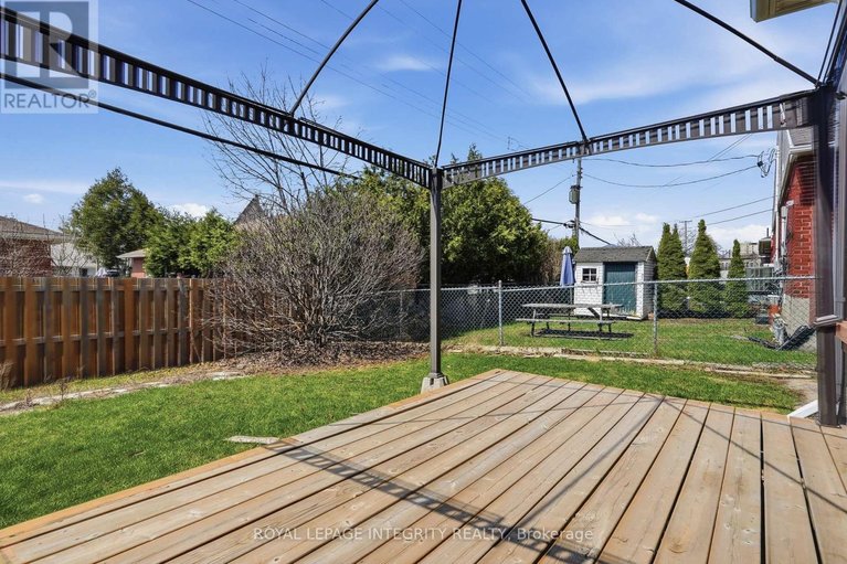 29652351/754-cummings-avenue/castle-heightsrideau-high/ottawa/ontario/K1K2L1_31