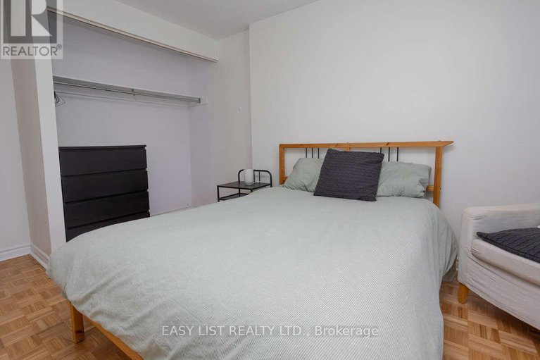 29386646/73-hobart-crescent/sheahan-estatestrend-village/ottawa/ontario/K2H5S3_28