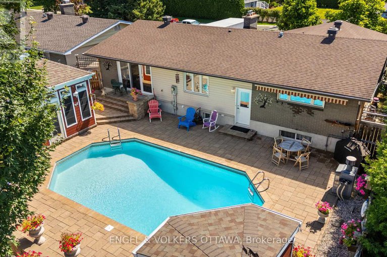 28957862/16-benson-street/borden-farmstewart-farmcarleton-heightsparkwood-hills/ottawa/ontario/K2E5J5_47